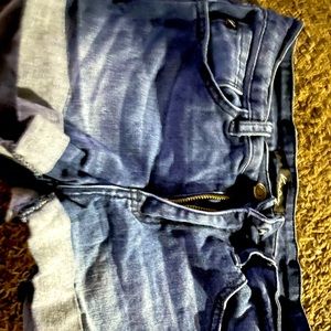 Kan Kan shorts size M equivalent to a size 4